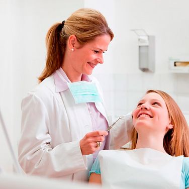 Clínica Dental Tarraco personas en consultorio